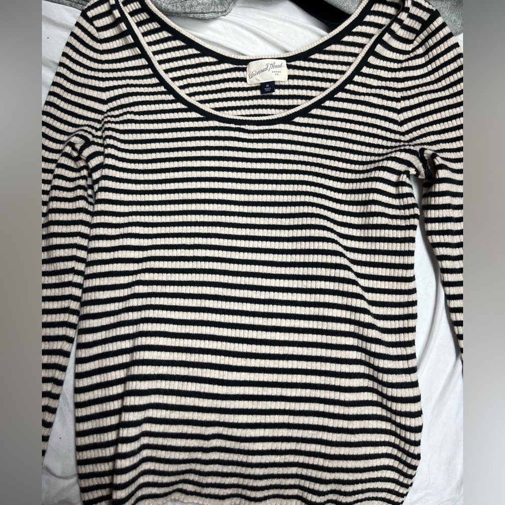 Cute long sleeve top from universal threads